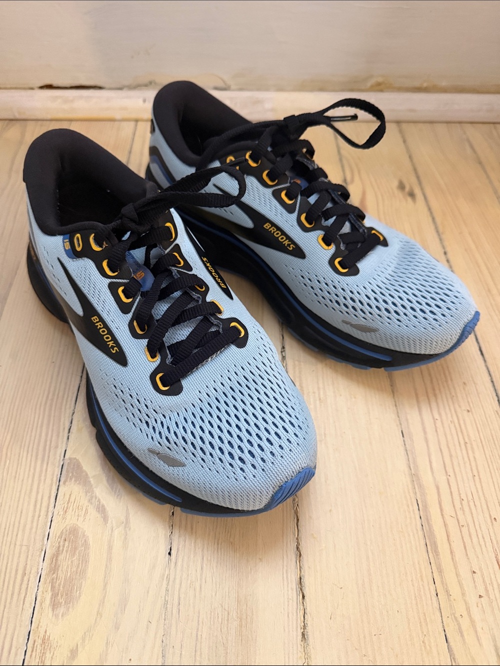 Brooks Women’s Ghost 15 Neutral Running Shoe - Light Blue, Black & Yellow-EUC